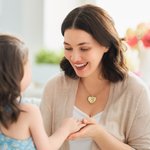 Personalizada Mamá Oso Corazón Forma Birthstone Relicario Collar con Nombre Grabado Día de la Madre Cumpleaños Regalo para Ella