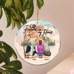 Gepersonaliseerd Forever in My Heart Rond Acryl Hangend Ornament met Rode Esdoornbladeren Achtergrond Kerst Verjaardagscadeau voor Hondenliefhebber