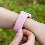Personalisierte gravierte Pfote Hund Rasse Silikon Uhrenarmband für Apple mit Namen Geburtstag Jahrestag Geschenk für Tierliebhaber