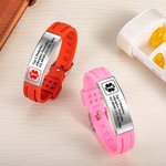 Personalisiertes Einstellbares Silikon Notfall Armband mit Edelstahl-ID Wasserdichtem Namensschild Erste Hilfe Gesundheitsgeschenk für Herren Damen