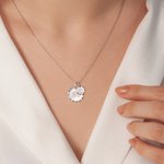 Médaille Gravée pour Femme Collier Personnalisé avec Initiale Motif de l'Animal de Compagnie Bijou Commémoratif pour Amoureux d'Animal de Compagnie