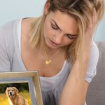 Médaille Gravée pour Femme Collier Personnalisé avec Initiale Motif de l'Animal de Compagnie Bijou Commémoratif pour Amoureux d'Animal de Compagnie