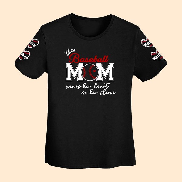 Personalizzato Questa mamma di baseball indossa il suo cuore sulla manica T-shirt Felpa con cappuccio con nome del bambino Regalo per la festa della m