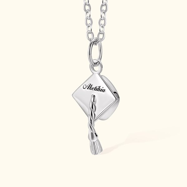 Collier personnalisé avec nom et année Cadeau de fin d'études pour les diplômés de la classe 2024