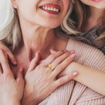 Anillo de nudo de cinta personalizado con 1-8 piedras de nacimiento y nombres grabados Zircon Family Jewelry Mother's Day Birthday Gift for Mom Grandma