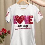 Gepersonaliseerde Love Being Called Grandma Faux borduurwerk Sequin T-shirt Sweatshirt met 1-14 Namen Moederdag Verjaardagscadeau voor oma Moeder