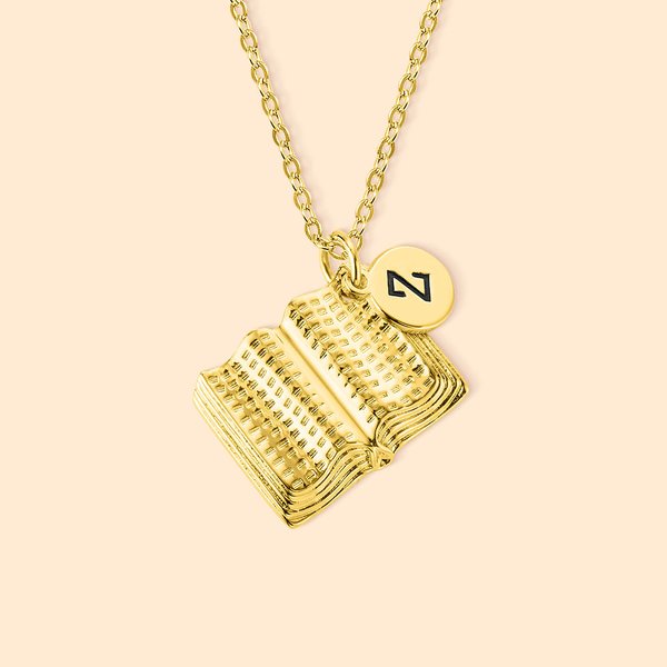 Collier de livres personnalisé avec lettre gravée Cadeau d'anniversaire pour les amoureux des livres et les écrivains