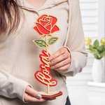 Personalizzato 3D Standable Base di legno a forma di cuore di rosa con testo inciso Decorazione da scrivania Regalo per la festa della mamma