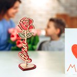 Personalizzato 3D Standable Base di legno a forma di cuore di rosa con testo inciso Decorazione da scrivania Regalo per la festa della mamma