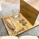 Support de Livre en Bois Personnalisé avec Fleur de Naissance et Nom Gravés Porte-Lunettes Cadeau Anniversaire Noël pour Amoureux de Lecture