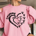 Personalized Heart Design T-shirt Sweatshirt with 1-19 Children's Names Mother's Day Birthday Gift for Mom Grandma