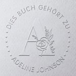 Personalisierter Buchpräger mit Blumen und Initiale Prägestempel Geschenk zum Geburtstag Schulabschluss für Familie Freunde Buchliebhaber