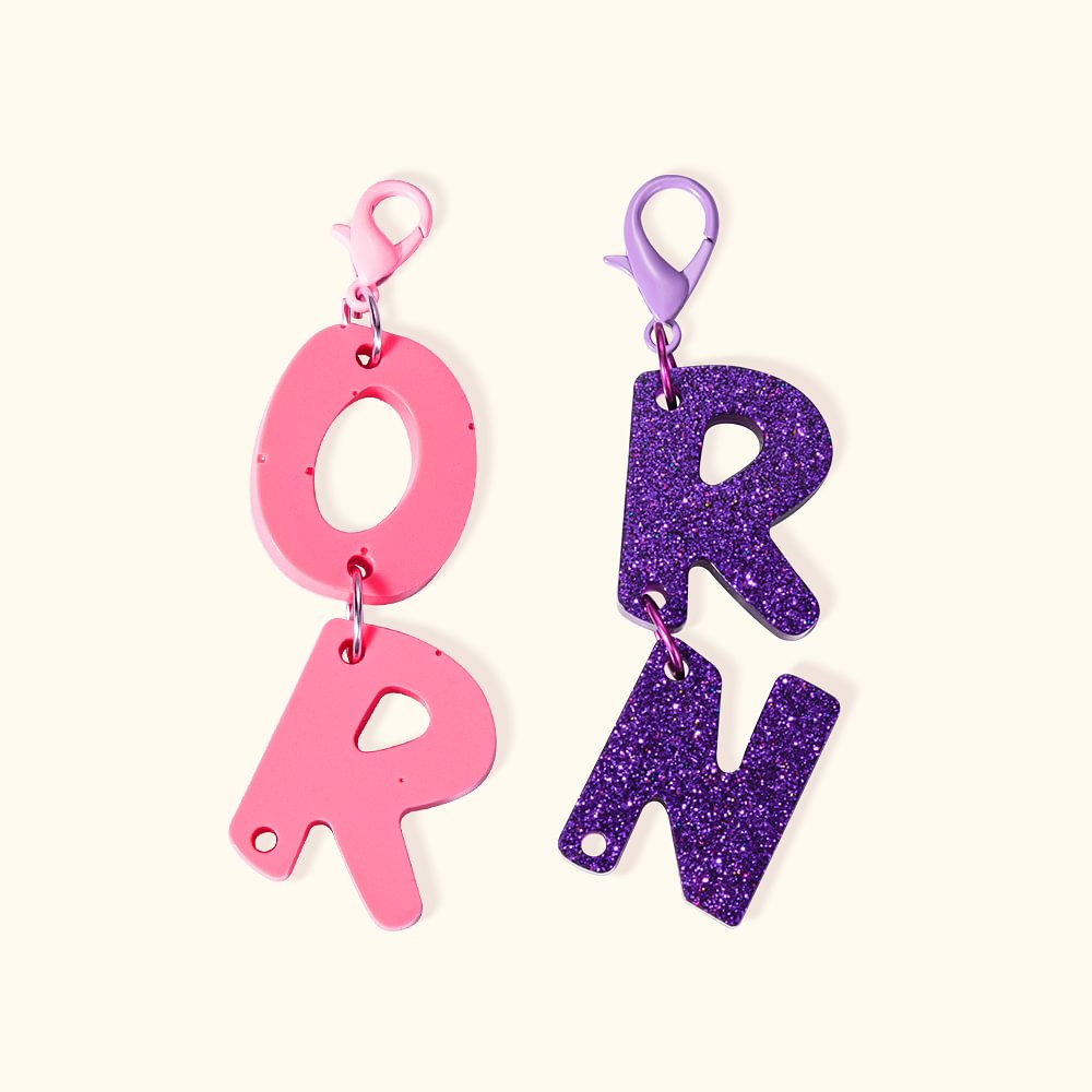 Badge personnalisé en résine pailletée avec 1-5 lettres Accessoire infirmière médecin Cadeau de fin d'études pour étudiant en médecine