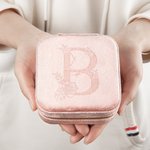 Caja de joyería de viaje de terciopelo personalizada con flor de nacimiento grabada e inicial regalo de cumpleaños o día de la madre para ella