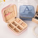 Caja de joyería de viaje de terciopelo personalizada con flor de nacimiento grabada e inicial regalo de cumpleaños o día de la madre para ella