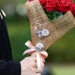 Gepersonaliseerde Antieke Graduation Cap Memorial Tassel Broche Pin met 1-6 foto Charms Grad Ceremony Sympathie Gift voor klasse van 2025 afgestudeerden