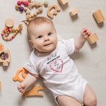 Personalizado Nuestro Primer Día de la Madre Corazón Flor Camiseta Bebé Body con Nombre Regalo para Nueva Mamá Bebé