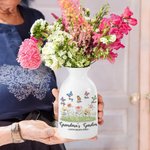 Vaso di ceramica bianco con farfalla del giardino della nonna personalizzato con 1- 8 nomi Decorazione per la casa Festa della mamma Regalo di complea