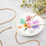 Personlig färgglad blommig handavtryck keramisk smyckeskål med 1-8 namn Mors dag födelsedagspresent till mamma