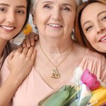 Collana personalizzata con cuore di famiglia inciso con 1-10 pietre di nascita e nomi Regalo di compleanno per la festa della mamma per le donne
