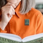 Personalizado Mini libro de la cubierta de acrílico Broche de solapa Regalo de cumpleaños para los amantes del libro Escritor