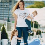 Personalized Holding Hand Heart Flower Design T-Shirt Sweatshirt with Name Mother's Day Birthday Gift for Women