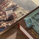 Personalizado Mini libro de la cubierta de acrílico Broche de solapa Regalo de cumpleaños para los amantes del libro Escritor