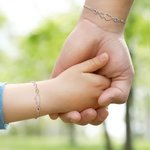 Bracelet double coeur personnalisé avec deux pierres de naissance Bijoux Maman et Fille Anniversaire Fête des Mères Cadeau pour Elle