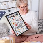 Personalized Holding Mom Hands Watercolor Floral Wooden Plaque with Stand Table Decoration Mother's Day Birthday Gift for Mommy Grandma