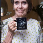 Tazza personalizzata We Love You Butterfly in ceramica da 11 oz 15 oz nera con nome Regalo per la festa della mamma per lei