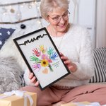 Personalisierte Aquarell Sonnenblume Hand drucken Blumenstrauß hölzerne Plakette mit 1-8 Kindernamen Muttertag Geburtstag Geschenk für Mama Oma
