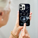 Personalisierte Sternenhimmel Herz Muster Telefon Fall mit Schmetterling und Name Muttertag Geburtstag Geschenk für Mama Oma
