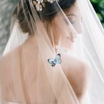 Broche Papillon en Soie Personnalisée avec Photo et Cristal Cadeau Mariage Fête pour Jeune Mariée ou Diplômée