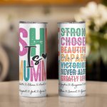 Personalisierte bunten Buchstaben Sie ist Mama 20oz Skinny Tumbler mit 1-16 Kinder Namen und Bibelvers Muttertag christliches Geschenk für Mama Oma