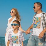 Camiseta infantil personalizada con diseño de zapatilla de playa 100% algodón con 1-8 nombres Regalo para el Día de la Madre Día del Padre para niños