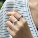 Anillo con nombre personalizado de plata de ley Joyería minimalista Aniversario de boda Regalo para ella el Día de la Madre