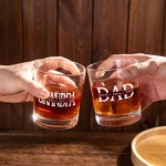 Bicchiere da whisky da 10 oz moderno e minimalista personalizzato con titolo e 1-12 nomi Regalo di compleanno per la festa del papà nonno