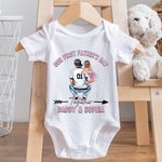 Personalisierte Daddy Holding Baby Design 100% Baumwolle T-shirt Baby Onesie passende Outfit Unser erstes Vatertag zusammen Geschenk für neue Papa Bab