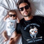 Personalisierte Daddy Holding Baby Design 100% Baumwolle T-shirt Baby Onesie passende Outfit Unser erstes Vatertag zusammen Geschenk für neue Papa Bab