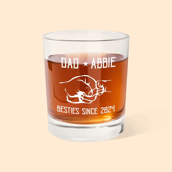 Personalisiertes Papa und Baby Faustgruß Whisky Glas mit Namen und Text Gravur 295ml Vatertag Geburtstag Geschenk für Vater Opa Schnaps-Liebhaber
