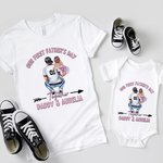 Personalisierte Daddy Holding Baby Design 100% Baumwolle T-shirt Baby Onesie passende Outfit Unser erstes Vatertag zusammen Geschenk für neue Papa Bab