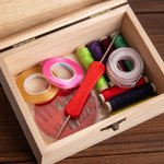 Boîte de rangement en bois personnalisée avec nom pour machine à coudre Made With Love Cadeau d'anniversaire pour couturière passionnée de couture