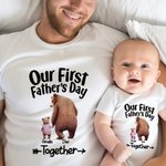Gepersonaliseerde schattige beren Hand in Hand T-Shirt Baby Onesie met naam Onze eerste vaderdag cadeau voor papa baby
