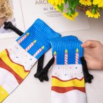 Personalisierte bunte Torte Kerze Heilige ich bin magnetische Hand-Holding Socken mit Nummer Geburtstag Party Geschenk für Freund Familie