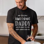 Personalisierte Diese Awesome Dad Belong to 100% Baumwolle T-Shirt mit Namen Vatertag Geburtstagsgeschenk für Daddy