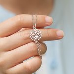 Collier Personnalisé avec Signe Astrologique et Prénom Style Évidage Bijoux Minimaliste pour Femme Cadeau Fête des Mères Anniversaire