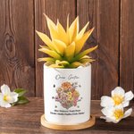 Personalisierter Keramik Pflanzentopf Omas Garten Geburtsblumen-Strauß mit Bambus Sockel und Namen Muttertag Geschenk für Mama Oma