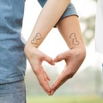 Tatouage Temporaire Imperméable Personnalisé avec 1-5 Noms Motif de Coeurs Cadeau de Soirée Fête des Pères pour Famille Ami Couple