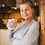 Taza de Cerámica Personalizada Flor Rosa Mariposa 11oz 15oz Blanco con Nombre Cumpleaños Regalo Divertido para Mujer