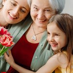 Personalized Hugging Bear Family Necklace with Baby Bears Love Heart and Engraved Names Mother's Day Father's Day Gift for Parent Grandparent